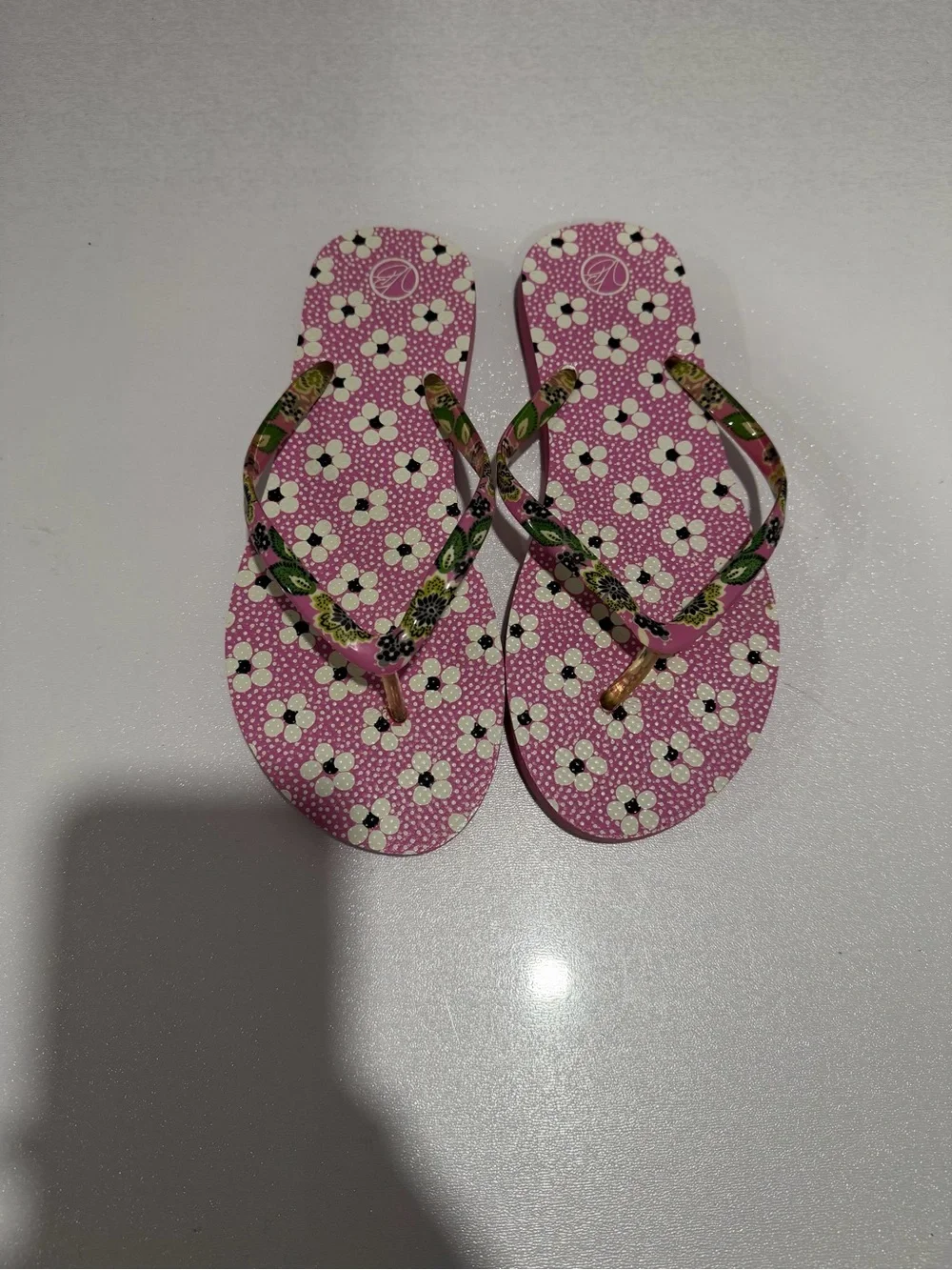 Vera Bradley Pink Floral Flip Flops — Size M (7-8)